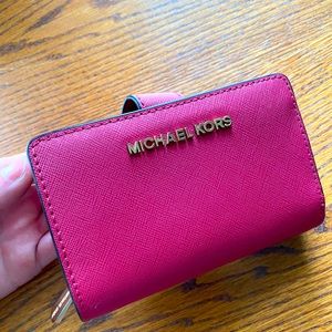 Michael kors wallet pink